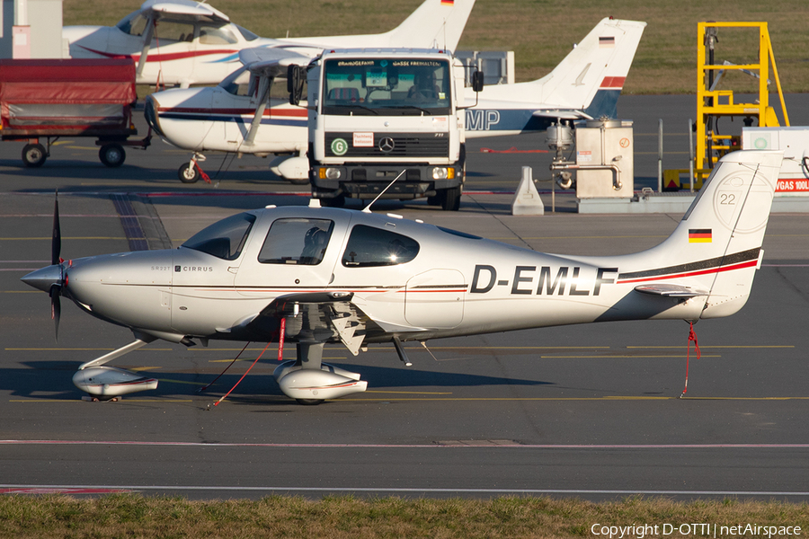 (Private) Cirrus SR22T (D-EMLF) | Photo 372401