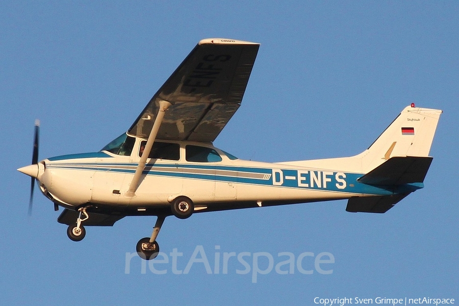 Itzehoer Luftsportverein Cessna 172M Skyhawk (D-ENFS) | Photo 69876