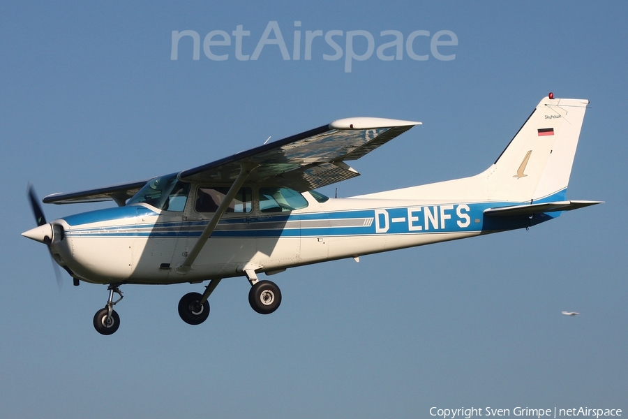 Itzehoer Luftsportverein Cessna 172M Skyhawk (D-ENFS) | Photo 450721