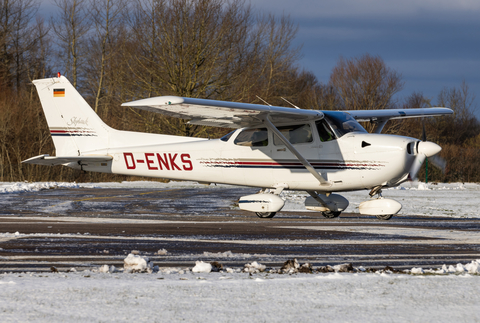 HFC Hamburg Cessna 172R Skyhawk (D-ENKS) at  Rendsburg - Schachtholm, Germany