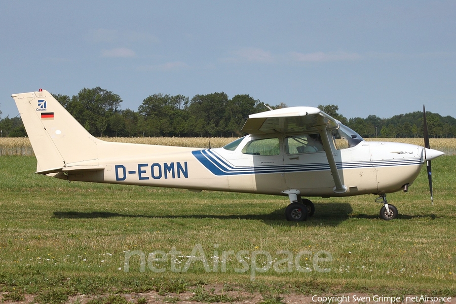 (Private) Cessna 172P Skyhawk II (D-EOMN) | Photo 334398