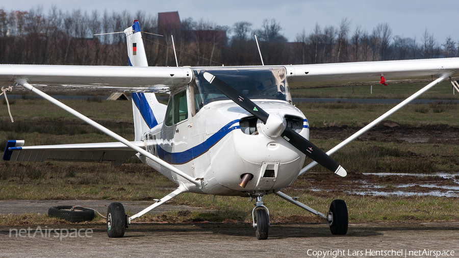 (Private) Cessna 172P Skyhawk (D-EOMX) | Photo 101138