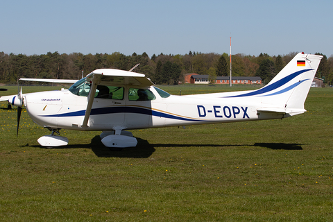 Airbus HFB Motorfluggruppe Cessna 172P Skyhawk (D-EOPX) at  Uetersen - Heist, Germany