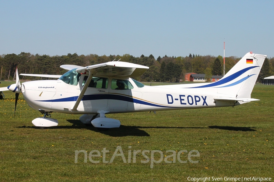 Airbus HFB Motorfluggruppe Cessna 172P Skyhawk (D-EOPX) | Photo 315640