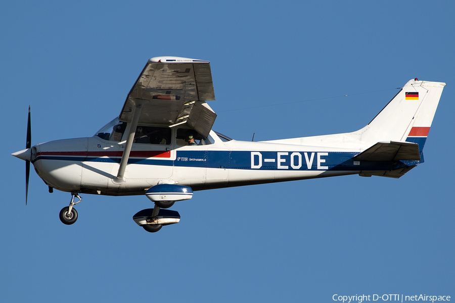 (Private) Cessna F172N Skyhawk II (D-EOVE) | Photo 250670