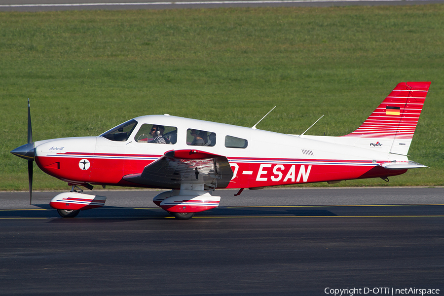 HFC Hamburg Piper PA-28-181 Archer III (D-ESAN) | Photo 517631