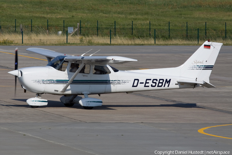 Flugschule NUF Cessna 172R Skyhawk II (D-ESBM) | Photo 450873