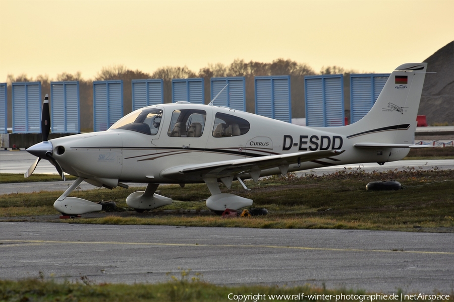 Flugschule Kassel Cirrus SR22 (D-ESDD) | Photo 459225