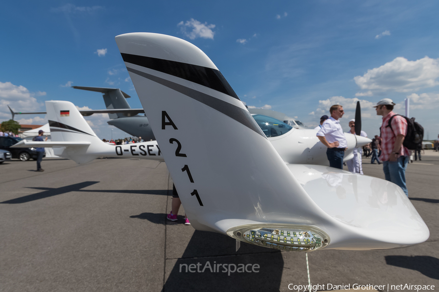 (Private) Aquila A211GX (D-ESEX) | Photo 111231