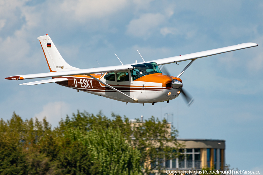 (Private) Cessna R182 Skylane RG II (D-ESKY) | Photo 449031