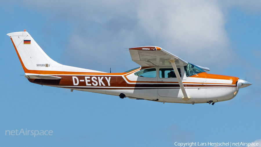 (Private) Cessna R182 Skylane RG II (D-ESKY) | Photo 449038