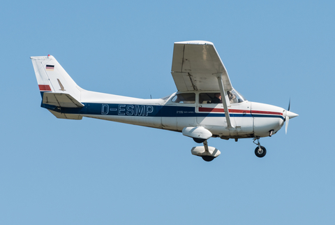 (Private) Cessna F172N Skyhawk II (D-ESMP) at  Hamburg - Fuhlsbuettel (Helmut Schmidt), Germany