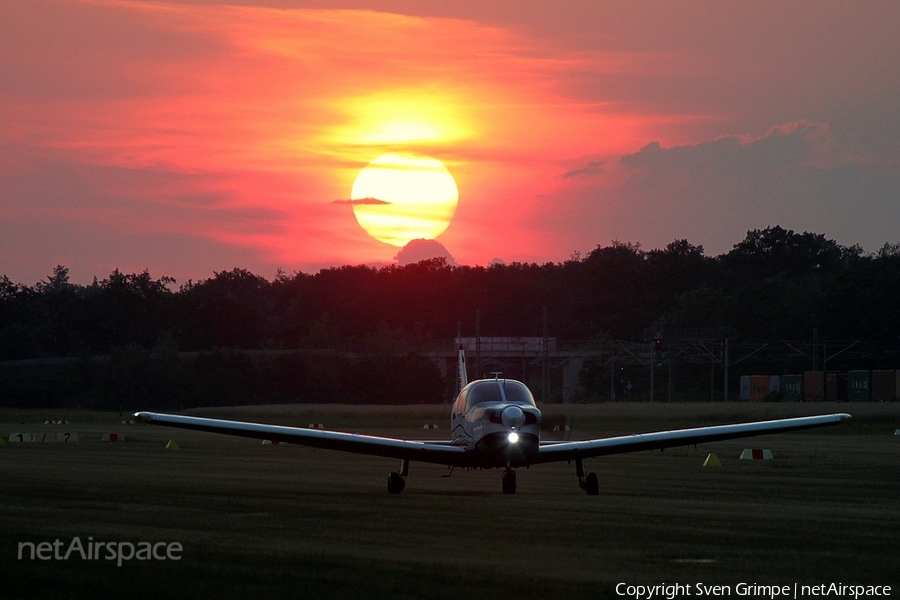 (Private) Piper PA-28-181 Archer II (D-ESXM) | Photo 462104