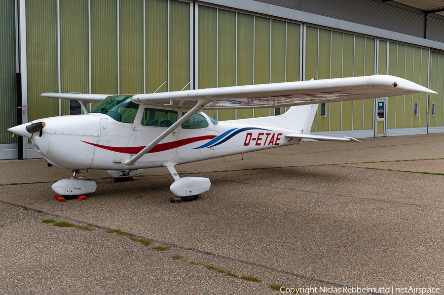 (Private) Cessna 172N Skyhawk (D-ETAE) | Photo 528114
