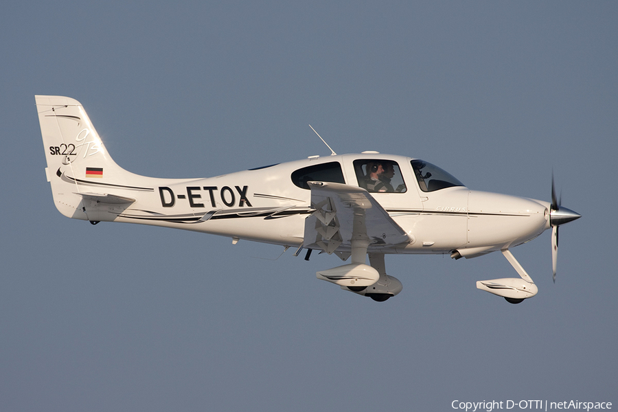 (Private) Cirrus SR22 GTS (D-ETOX) | Photo 285037