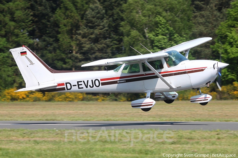 (Private) Cessna 172P Skyhawk (D-EVJO) | Photo 242783