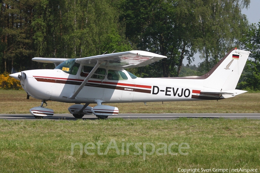 (Private) Cessna 172P Skyhawk (D-EVJO) | Photo 244000
