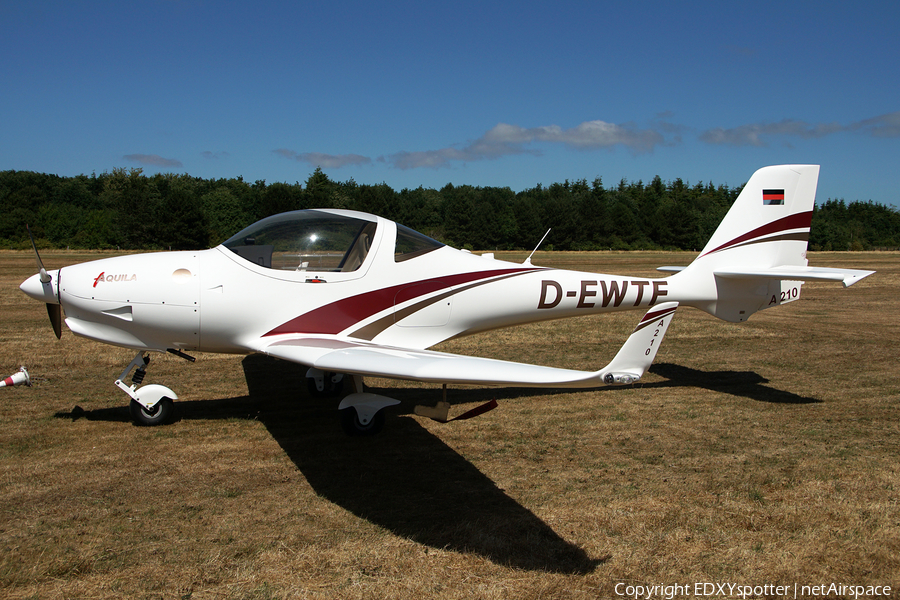 (Private) Aquila A210 (D-EWTF) | Photo 291089