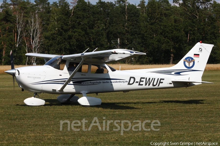Flugschule Berlin-Brandenburg Cessna 172S Skyhawk SP (D-EWUF) | Photo 467735