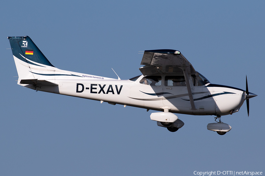 Flight Center Hannover Cessna 172S Skyhawk SP (D-EXAV) | Photo 523406