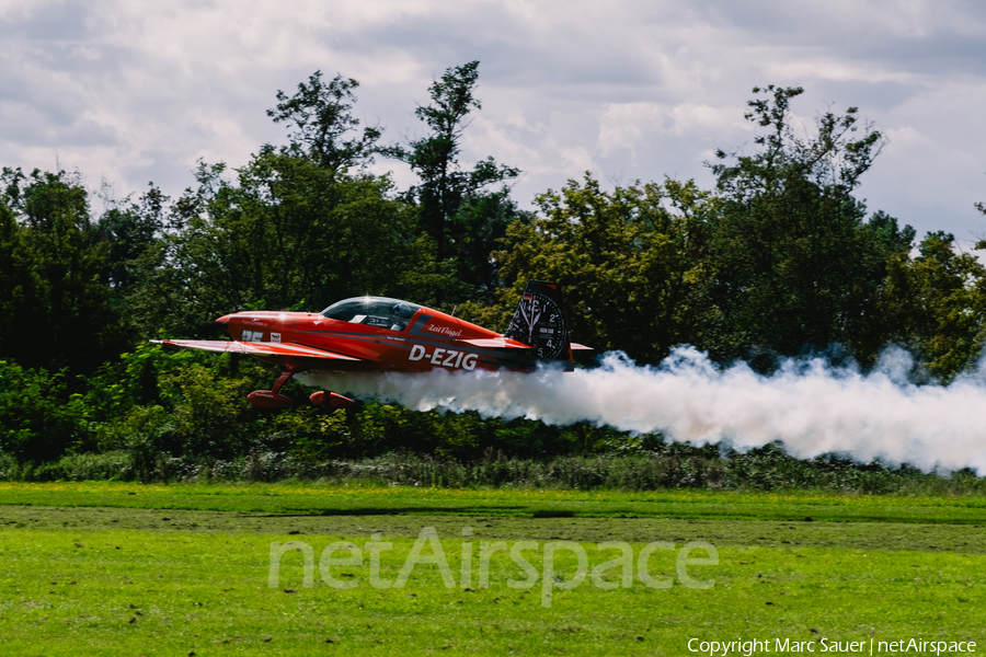 (Private) Extra EA-300LC (D-EZIG) | Photo 585833