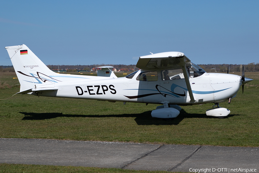 Verkehrspilotenschule Berlin Cessna 172S Skyhawk SP (D-EZPS) | Photo 505295