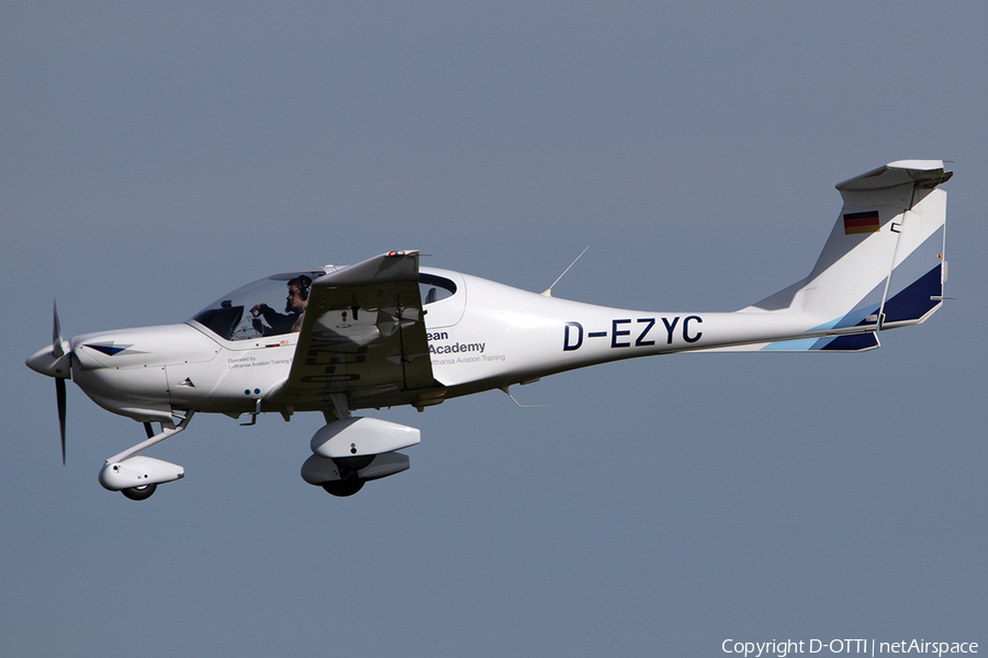 European Flight Academy Diamond DA40 Diamond Star (D-EZYC) | Photo 505671