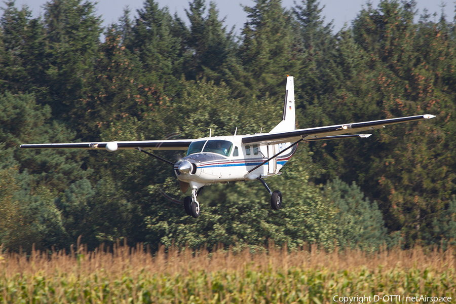 Sky-Fun Cessna 208B Grand Caravan (D-FLOC) | Photo 393018