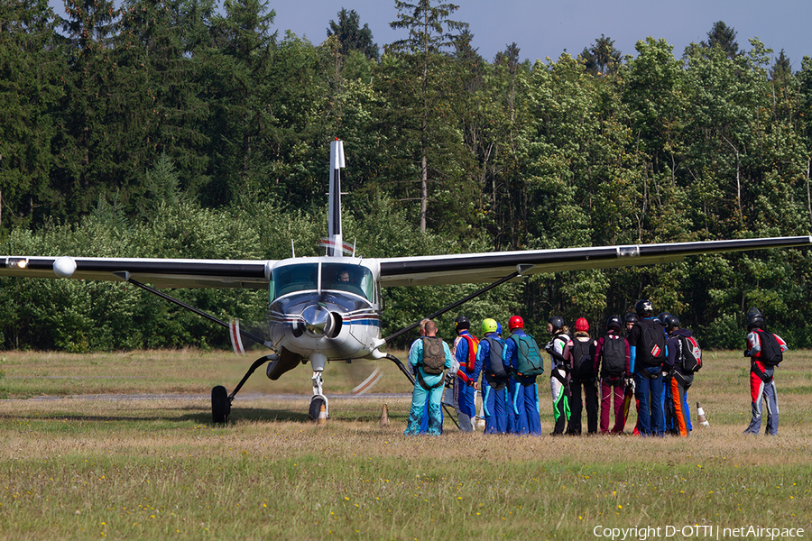 Sky-Fun Cessna 208B Grand Caravan (D-FLOC) | Photo 393026