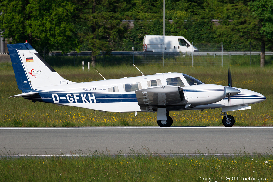 Fönix Airways Piper PA-34-220T Seneca III (D-GFKH) | Photo 450941
