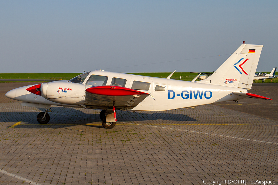 Vulcan Air Piper PA-34-200T Seneca II (D-GIWO) | Photo 239780