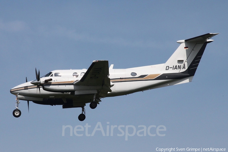 Dix Aviation Beech King Air B200 (D-IANA) | Photo 30424