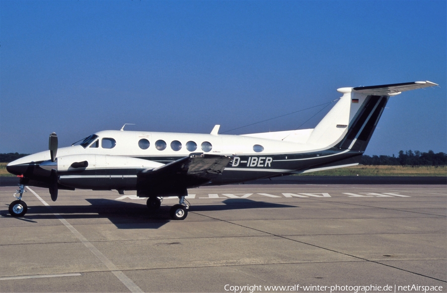 FMG Flight Training Beech King Air B300LW (D-IBER) | Photo 460072