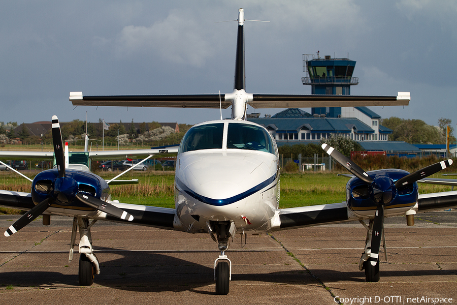 AirShampoo Flight Academy. Cessna T303 Crusader (D-ICJL) | Photo 394323