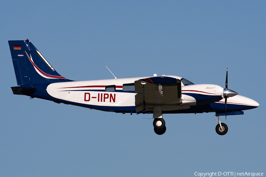 (Private) Piper PA-34-220T Seneca V (D-IIPN) | Photo 402770