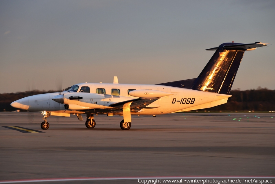 Heli-Flight Piper PA-42-720 Cheyenne IIIA (D-IOSB) | Photo 411755