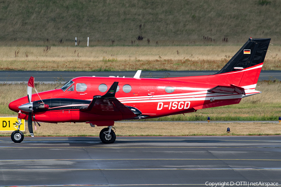 (Private) Beech C90GTi King Air (D-ISGD) | Photo 399983