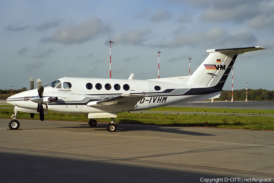 VHM Schul- und Charterflug Beech King Air B200 (D-IVHM) | Photo 534786