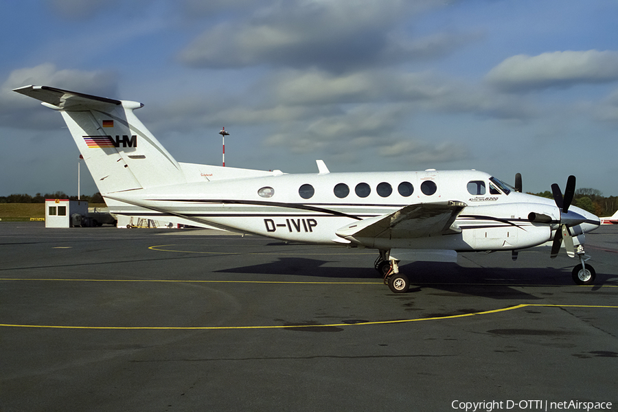 VHM Schul- und Charterflug Beech King Air B200 (D-IVIP) | Photo 534784