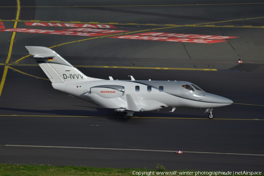 (Private) Honda HA-420 HondaJet (D-IVVV) | Photo 363603