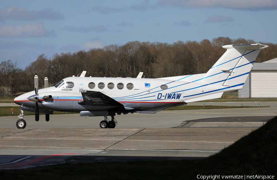 (Private) Beech King Air 200 (D-IWAW) | Photo 423594