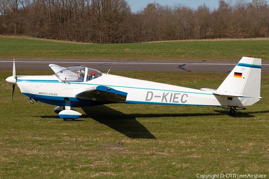 (Private) Scheibe SF-25C Falke (D-KIEC) | Photo 676472