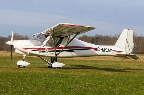 UL-Flugschule Rendsburg Ikarus C42 (D-MCML) at  Rendsburg - Schachtholm, Germany