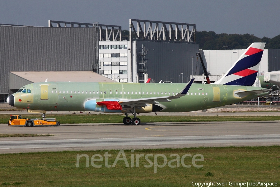 LATAM Airlines Brasil Airbus A320-271N (D-AUBC) | Photo 262855