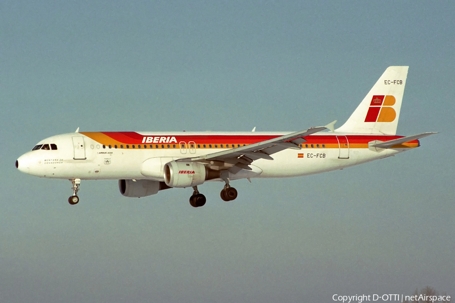 Iberia Airbus A320-211 (EC-FCB) | Photo 144922