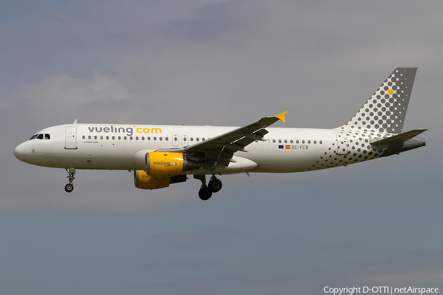 Vueling Airbus A320-211 (EC-FCB) | Photo 365988