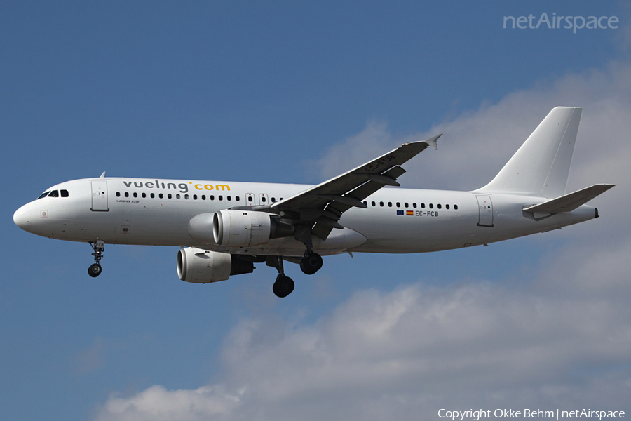 Vueling Airbus A320-211 (EC-FCB) | Photo 57756