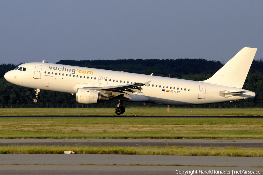Vueling Airbus A320-211 (EC-FCB) | Photo 312018