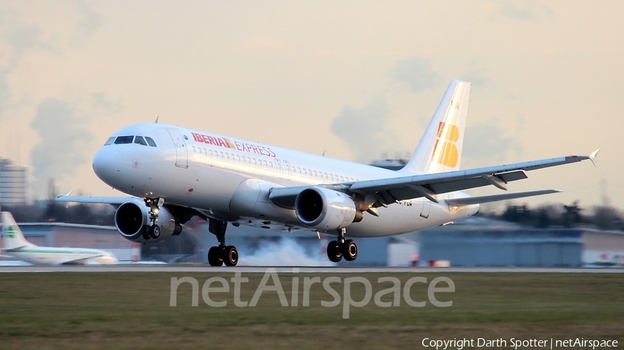 Iberia Express Airbus A320-211 (EC-FDA) | Photo 208588