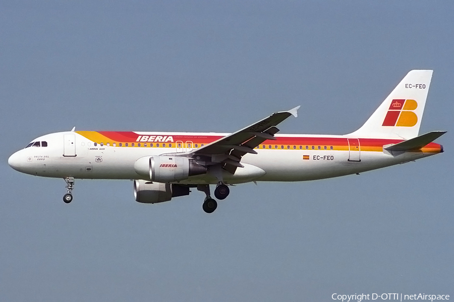 Iberia Airbus A320-211 (EC-FEO) | Photo 190664